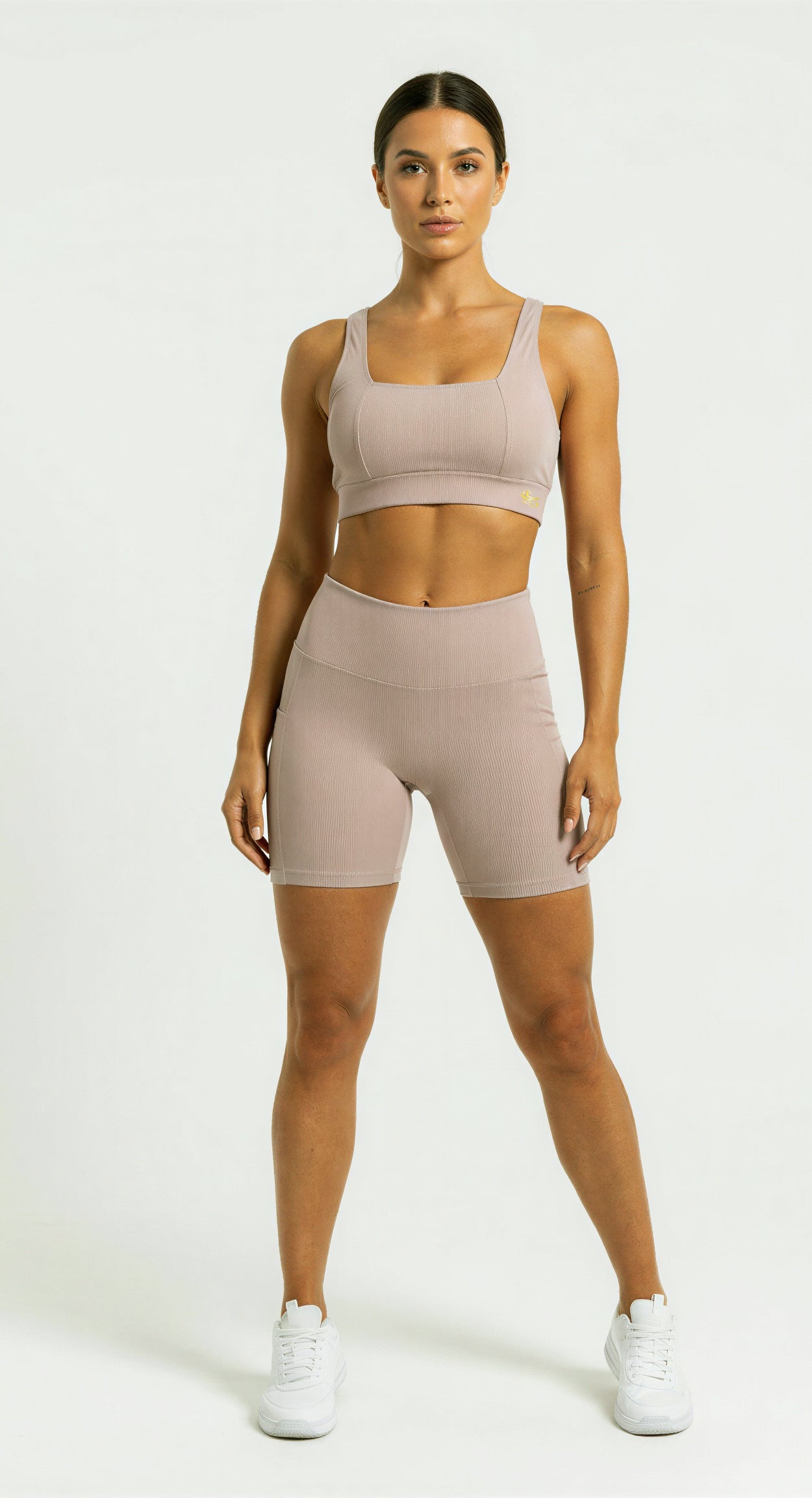 CONJUNTO FITNESS CANELADO- BERMUDA COM BOLSO E TOP,  NA COR NUDE