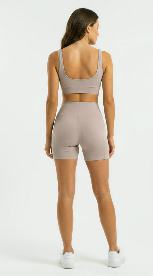 CONJUNTO FITNESS CANELADO- BERMUDA COM BOLSO E TOP,  NA COR NUDE